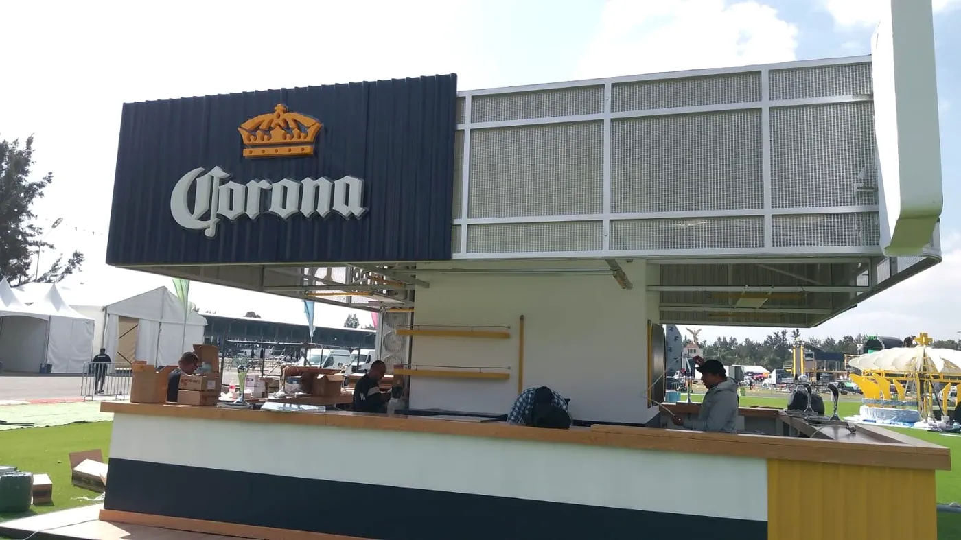 Stand Corona producido para evento exterior