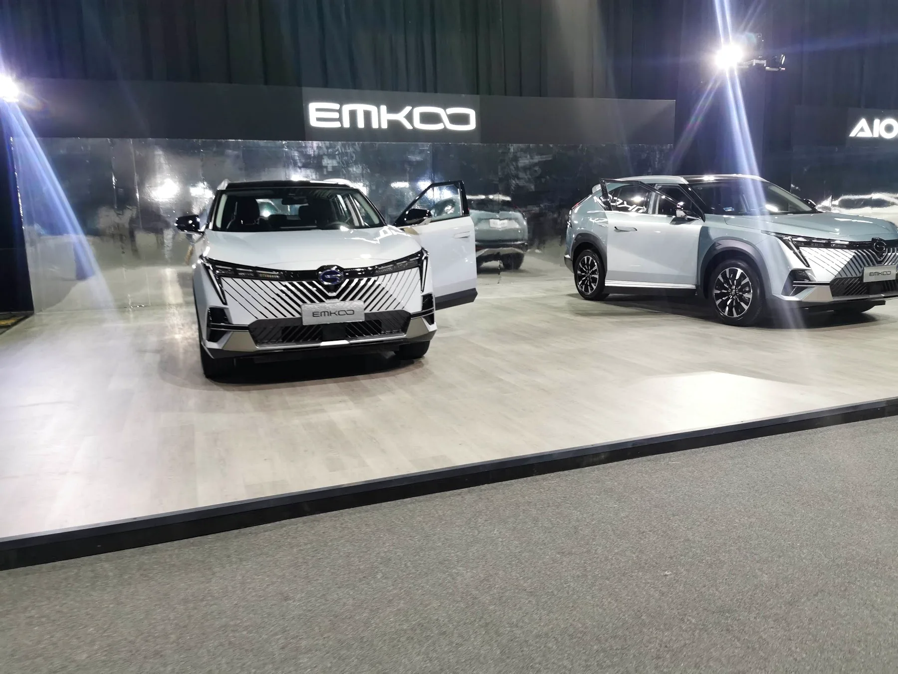 Montaje automotriz con iluminación de evento